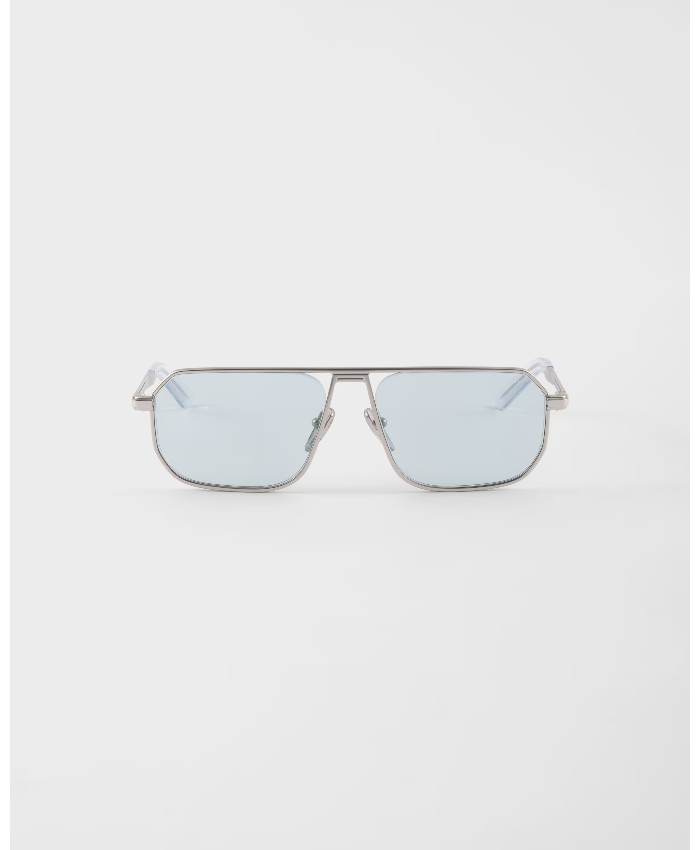 Sunglasses With The Iconic Metal Plaque
