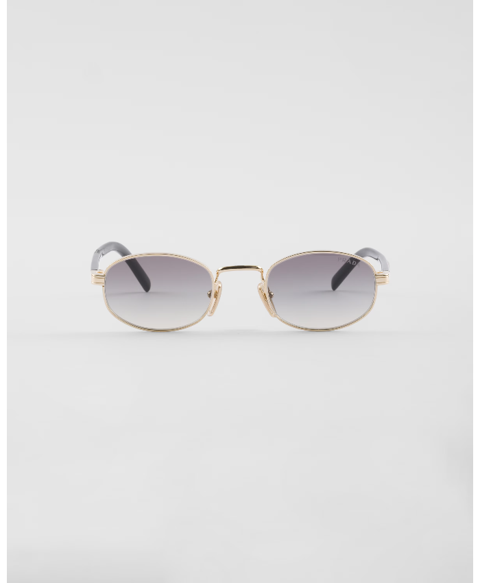 Sunglasses With Iconic Metal Plaque