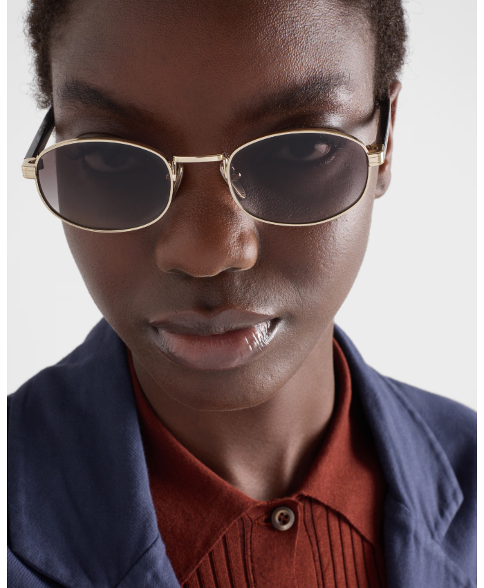 Sunglasses With Iconic Metal Plaque