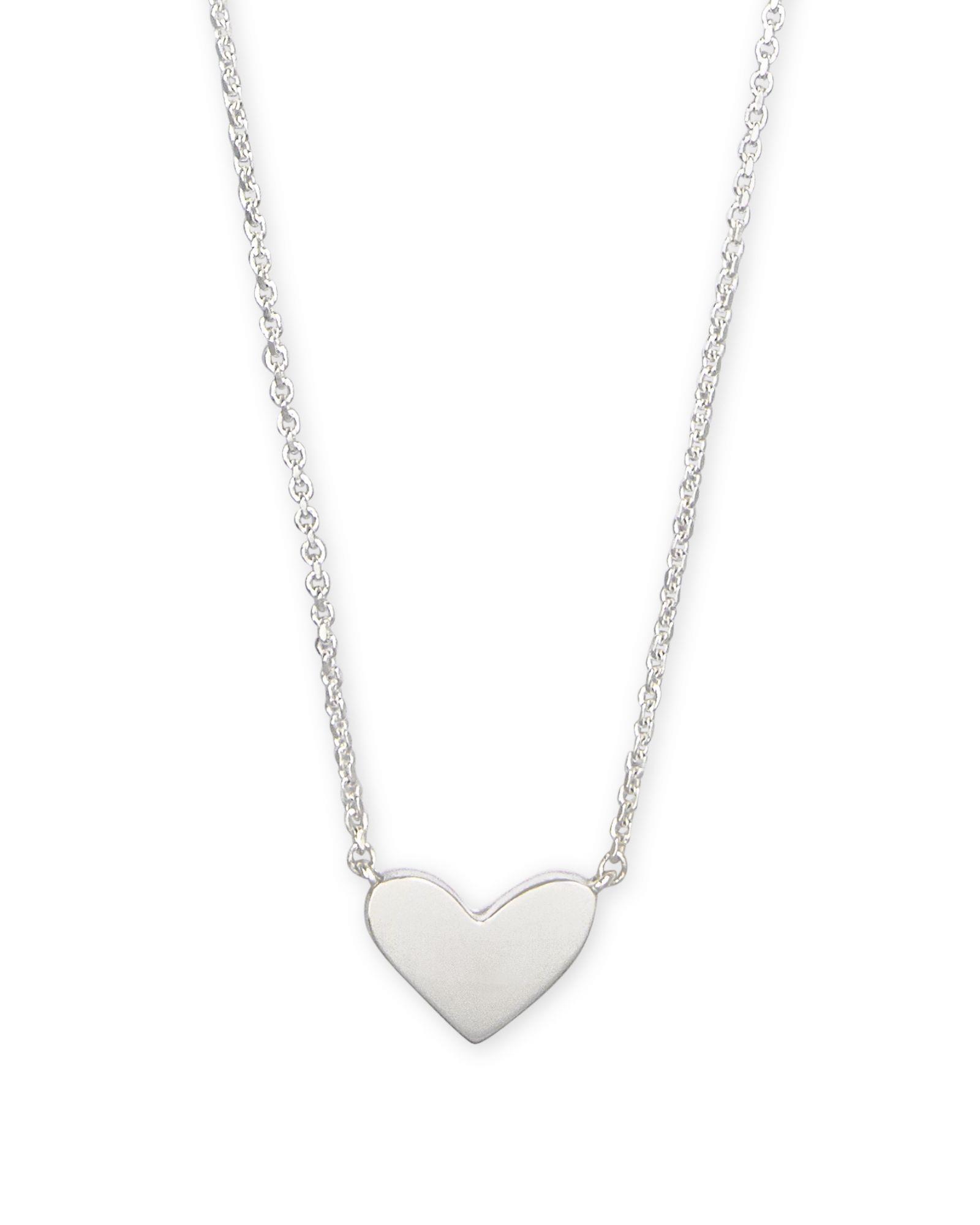 Ari Heart Short Pendant Necklace