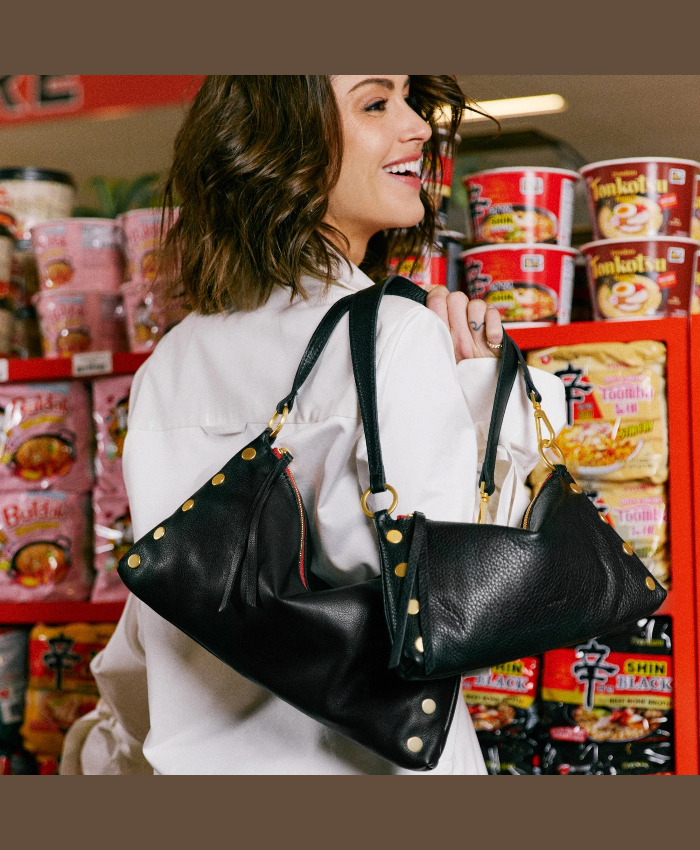 Kyle Med Black/Brushed Gold Red Zip