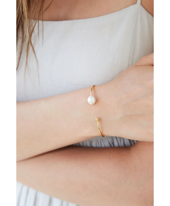 White Pearl And Gold Diamond Cuff