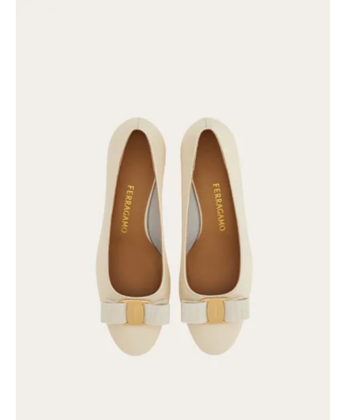 Vara bow block heel pump