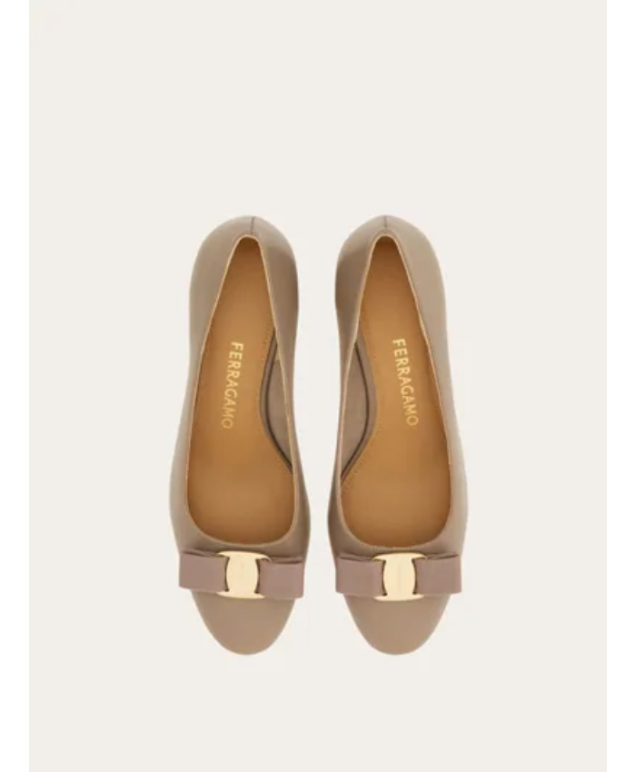 Vara bow block heel pump