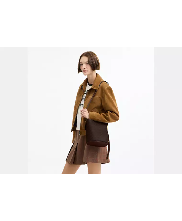 Bleecker Bucket Bag 21 In Signature Canvas