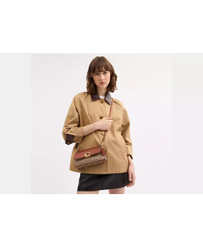 Jet Shoulder Bag In Signature Canvas