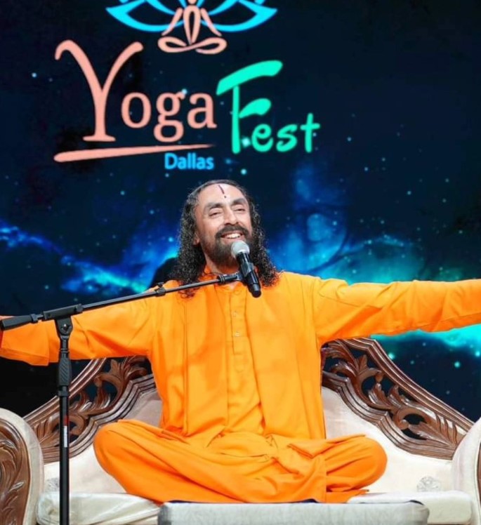 Swamiji's Keynote, Satsang Inspire Hundreds at Dallas Yoga Fest